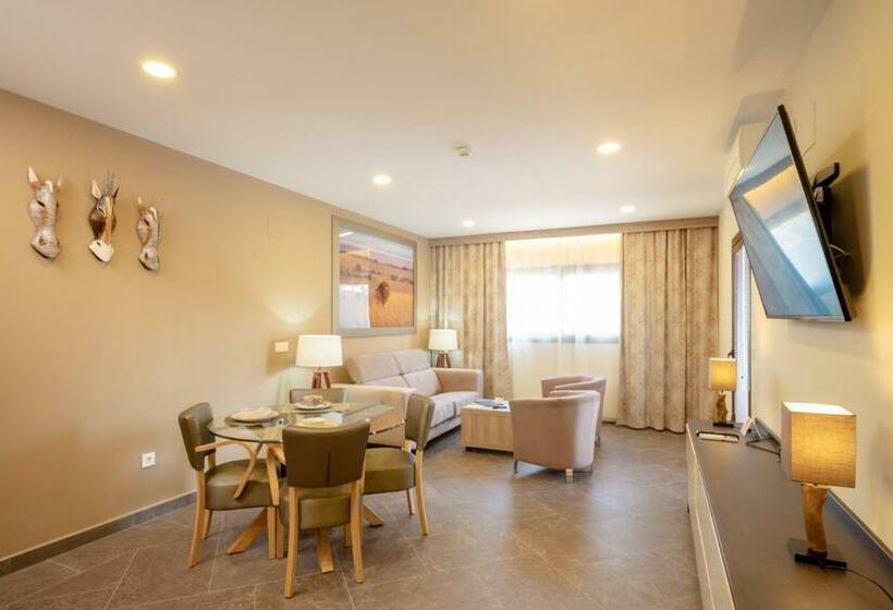 جناح جونيور مزوَّد بتراس, Admiral San Roque