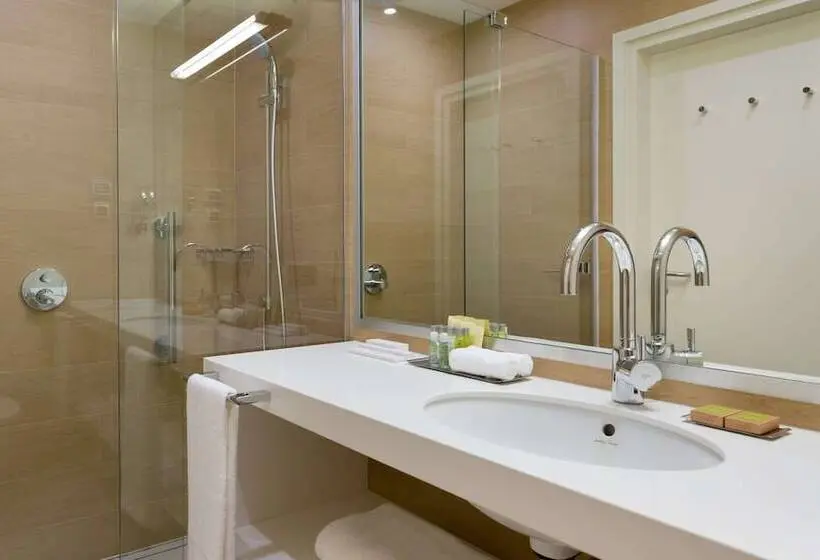 クイーンサイズベッドのスタンダードルーム, Doubletree By Hilton Moscow Vnukovo Airport
