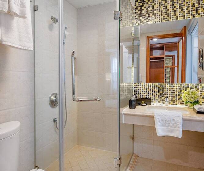 Quarto deluxe, Paris Deli Danang Beach