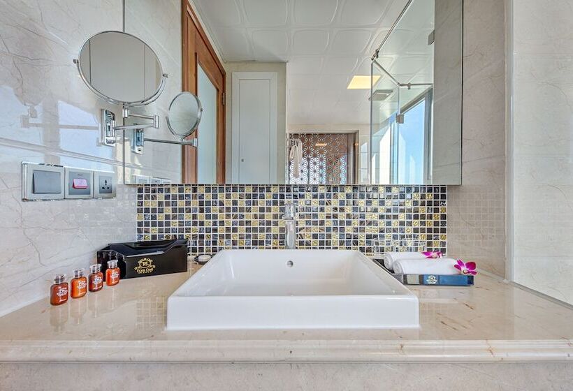 اتاق لوکس, Paris Deli Danang Beach