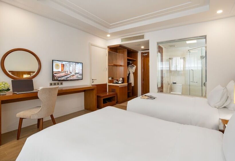 اتاق لوکس, Paris Deli Danang Beach