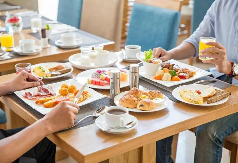 اتاق سوپریور با تخت بزرگ, Paris Deli Danang Beach