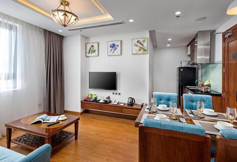 1 Bedroom Apartment Sea View, Paris Deli Danang Beach