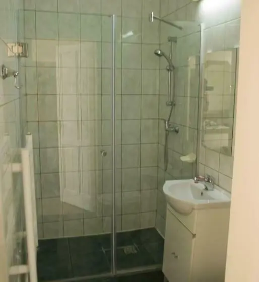اتاق استاندارد یک نفره, Perla