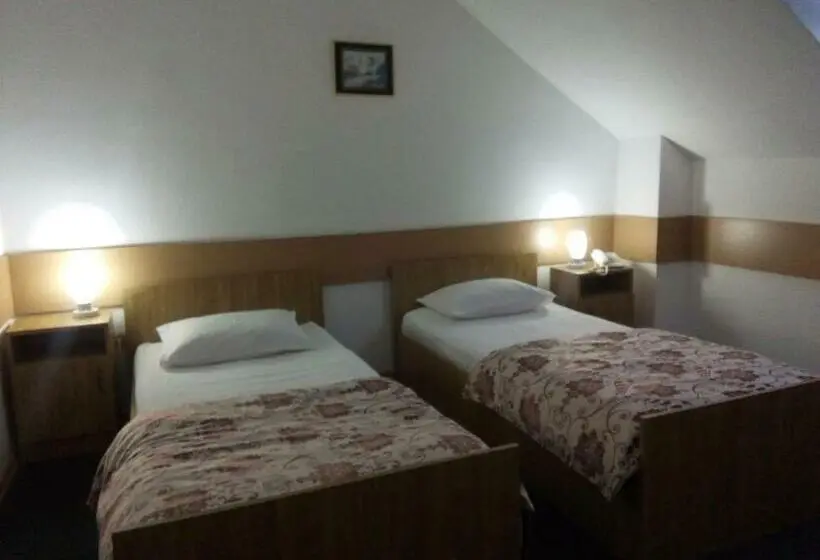 Habitaciï¿½n Estï¿½ndar Abuhardillada, Perla