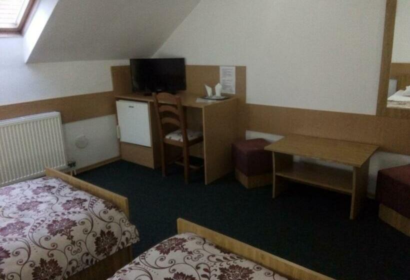 غرفة قياسية ذات أسقف منحدرة, Perla