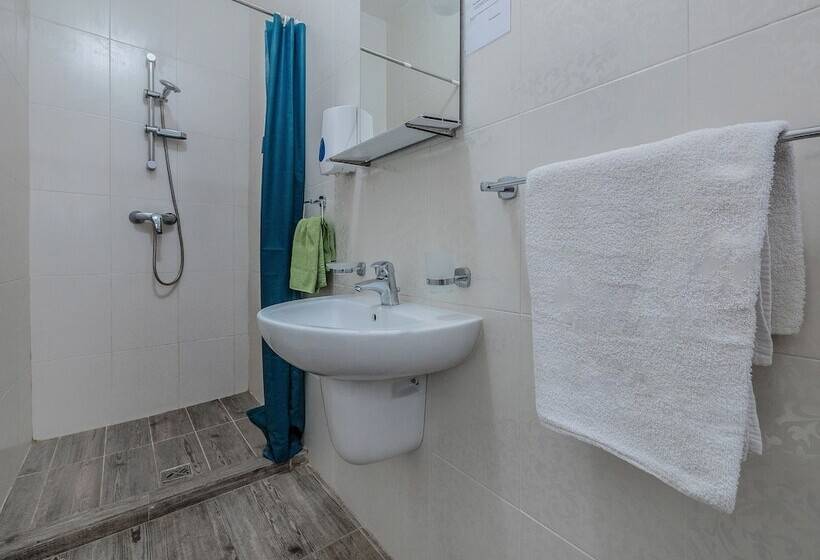 استودیوی استاندارد, Valletta Ajkla Mansion