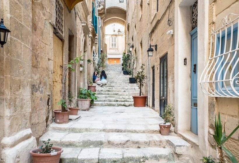 استودیوی استاندارد, Valletta Ajkla Mansion