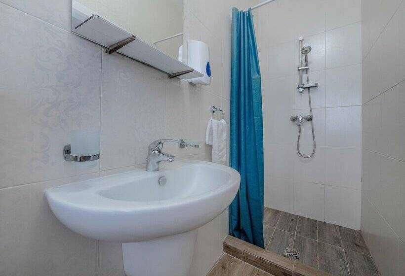 استودیوی استاندارد, Valletta Ajkla Mansion