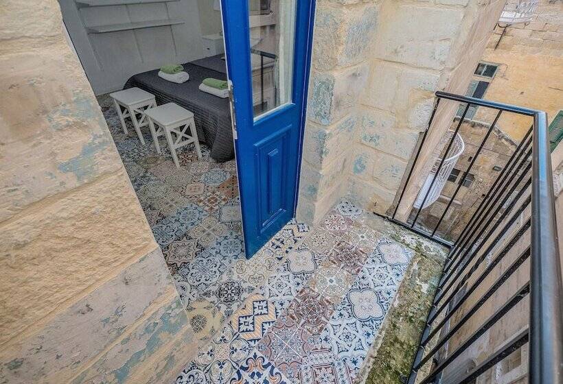 استودیوی استاندارد, Valletta Ajkla Mansion