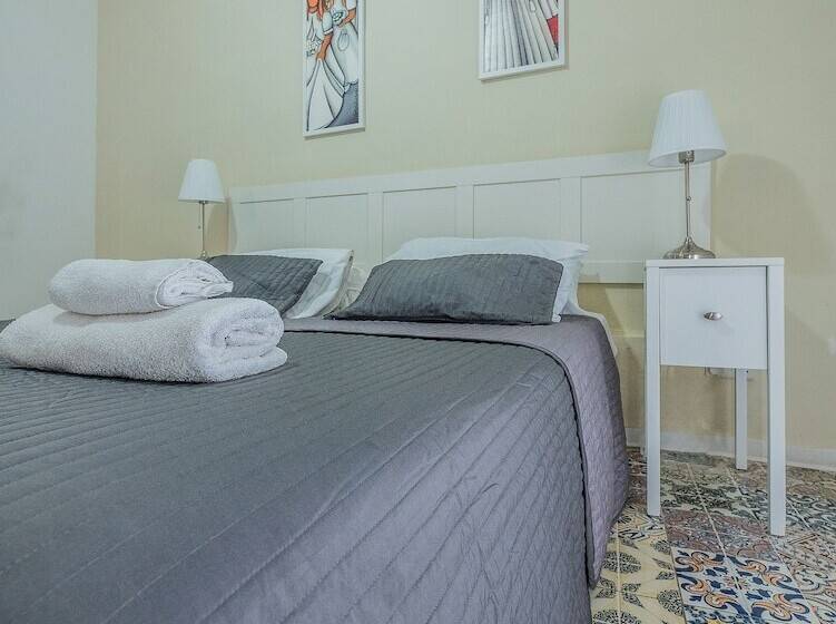 استودیوی استاندارد, Valletta Ajkla Mansion