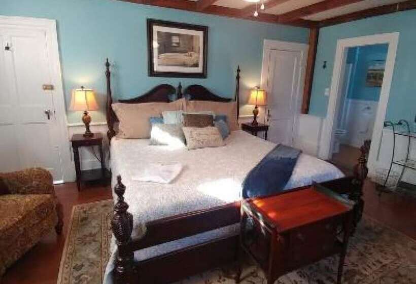 جناح, 2 River Road Inn Cottages