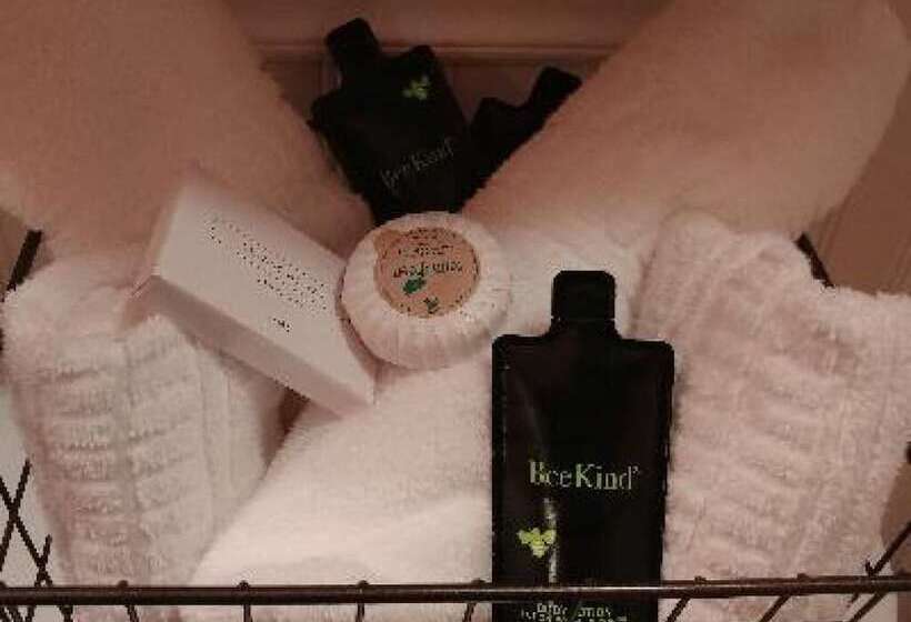 جناح, 2 River Road Inn Cottages