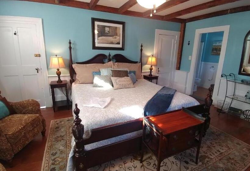 جناح, 2 River Road Inn Cottages