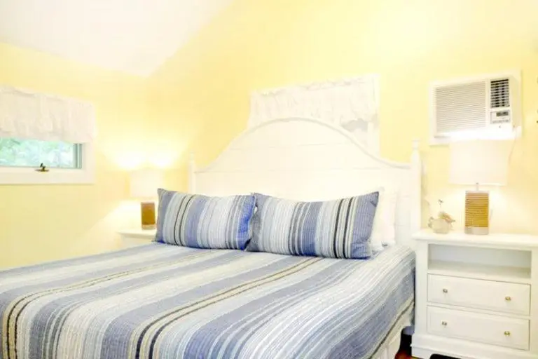 キングサイズベッドのデラックスルーム, 2 River Road Inn Cottages