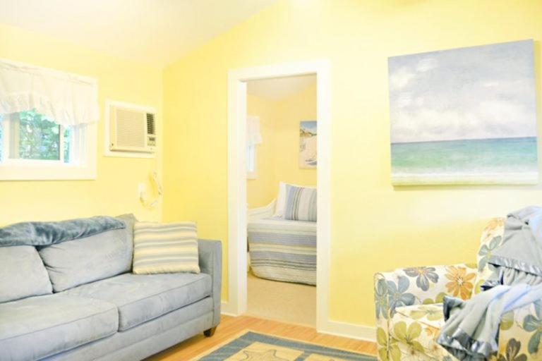 كابينة, 2 River Road Inn Cottages