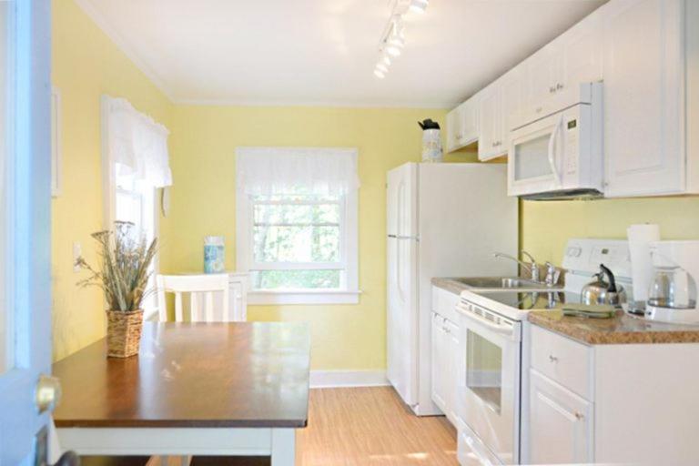 كابينة, 2 River Road Inn Cottages