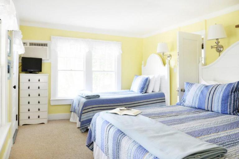 كابينة, 2 River Road Inn Cottages