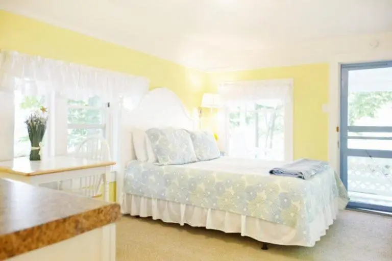 デラックススタジオ, 2 River Road Inn Cottages