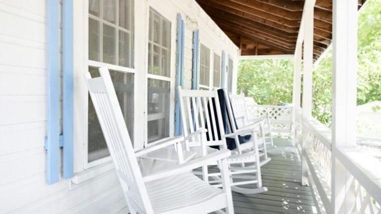 كابينة, 2 River Road Inn Cottages