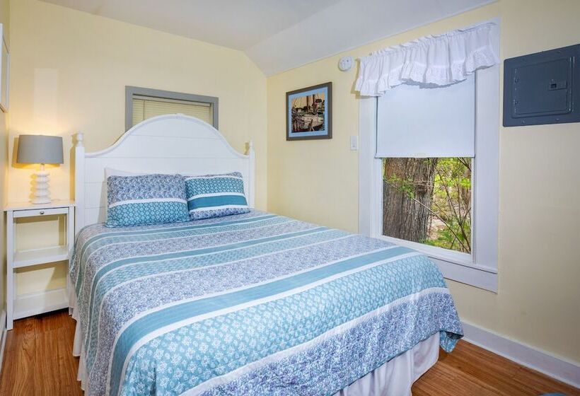 كابينة, 2 River Road Inn Cottages