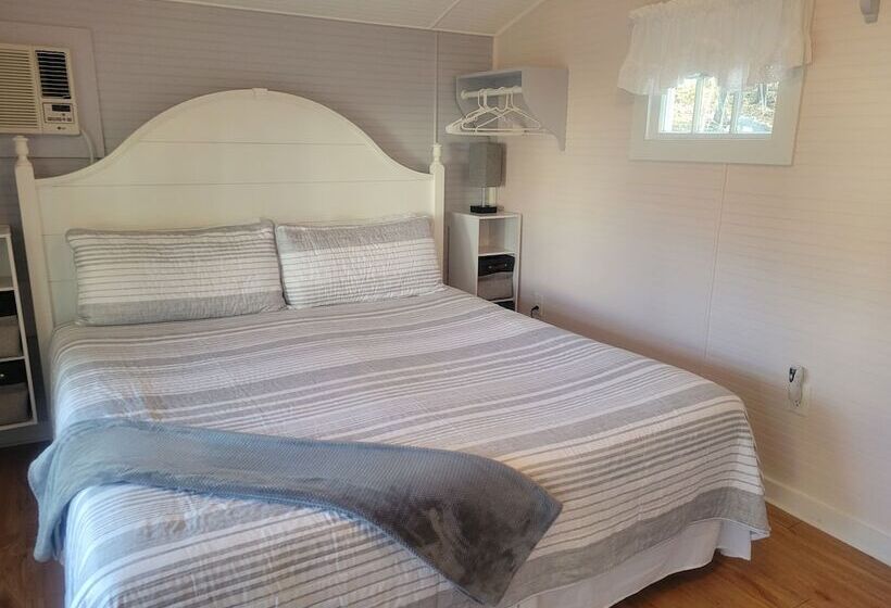 كابينة, 2 River Road Inn Cottages