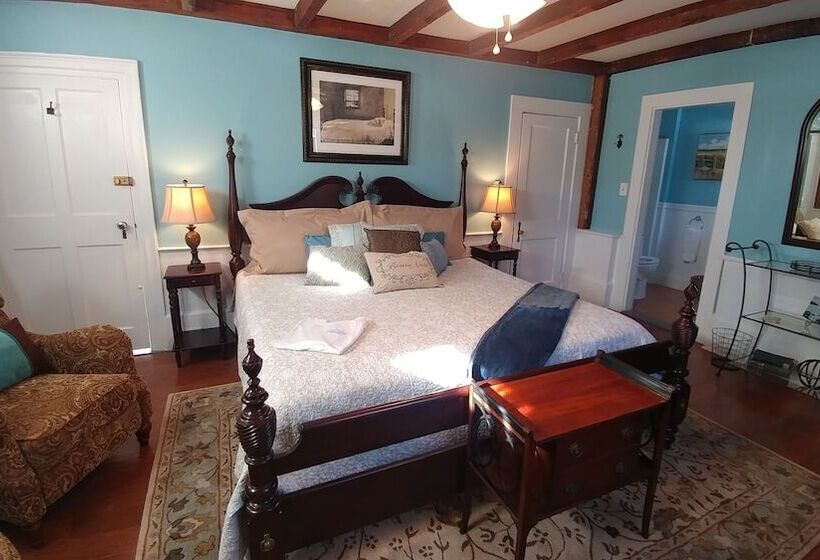 جناح, 2 River Road Inn Cottages