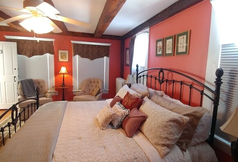 جناح, 2 River Road Inn Cottages