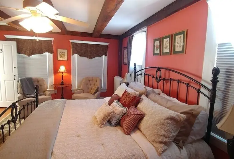 スイート, 2 River Road Inn Cottages
