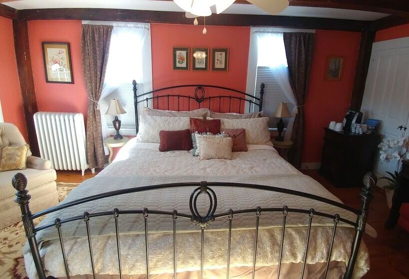 جناح, 2 River Road Inn Cottages