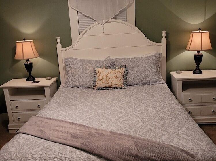 غرفة قياسية رباعية, 2 River Road Inn Cottages