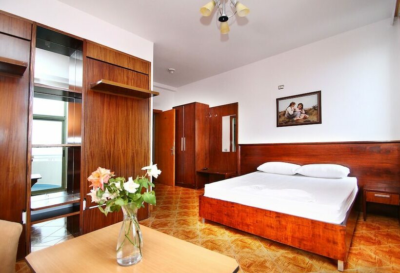 חדר סטנדרט לארבעה, Europa