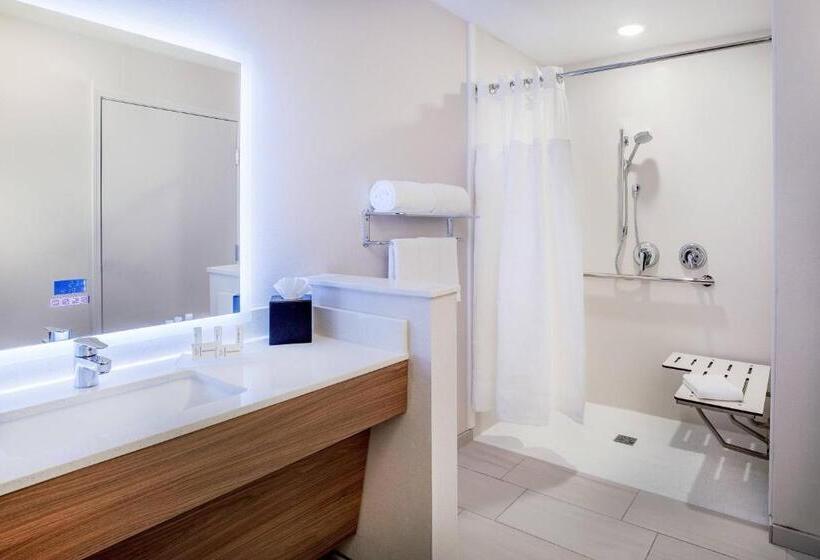 キングサイズベッドのスタンダードルーム, Fairfield Inn & Suites By Marriott Mcpherson