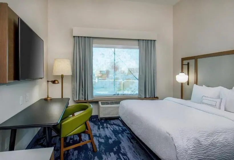 キングサイズベッドのスタンダードルーム, Fairfield Inn & Suites By Marriott Mcpherson