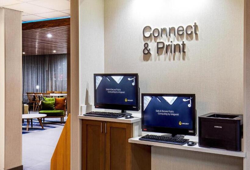 キングサイズベッドのスイートルーム, Fairfield Inn & Suites By Marriott Mcpherson