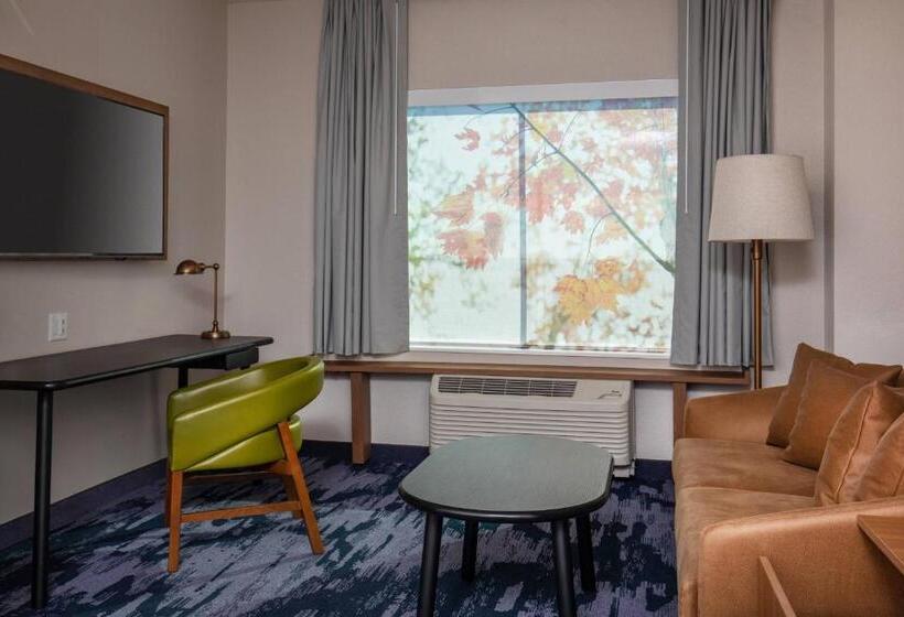带大床的套房, Fairfield Inn & Suites By Marriott Mcpherson