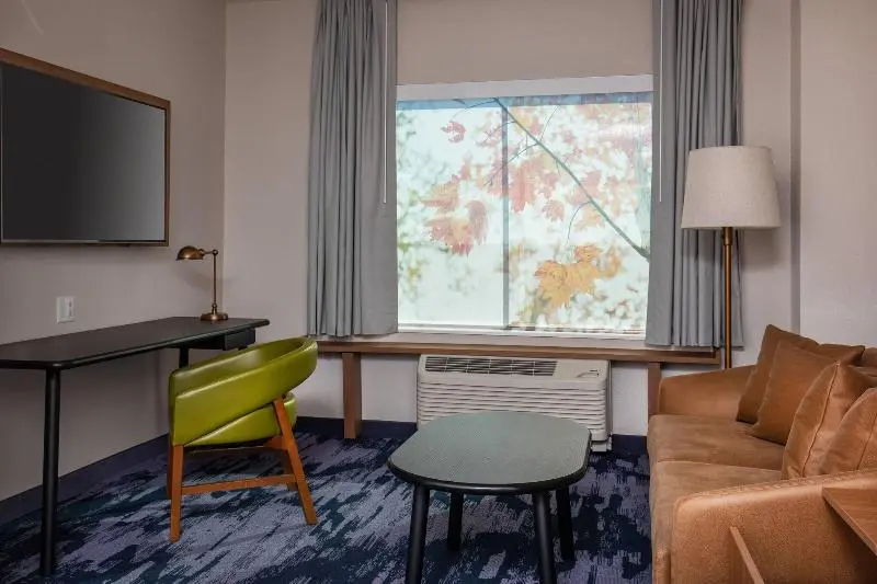 キングサイズベッドのスイートルーム, Fairfield Inn & Suites By Marriott Mcpherson