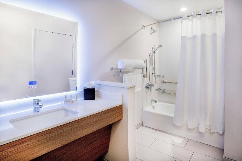 キングサイズベッドのスタンダードルーム, Fairfield Inn & Suites By Marriott Mcpherson