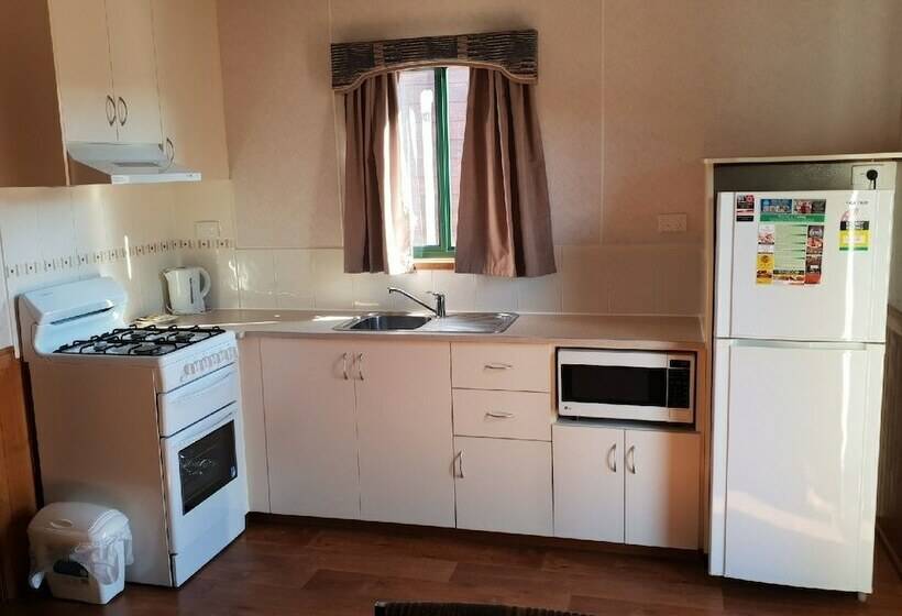 小室, Tasman Holiday Parks Geelong