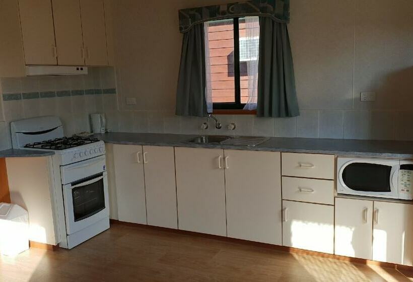 小室, Tasman Holiday Parks Geelong