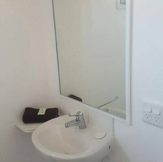 小室, Tasman Holiday Parks Geelong