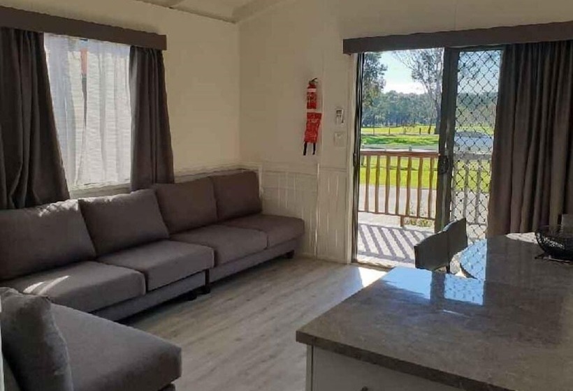 小室, Tasman Holiday Parks Geelong