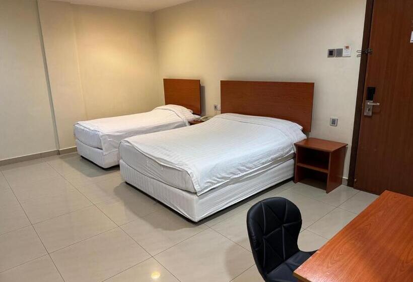 חדר סופריור לשלושה, Aeton