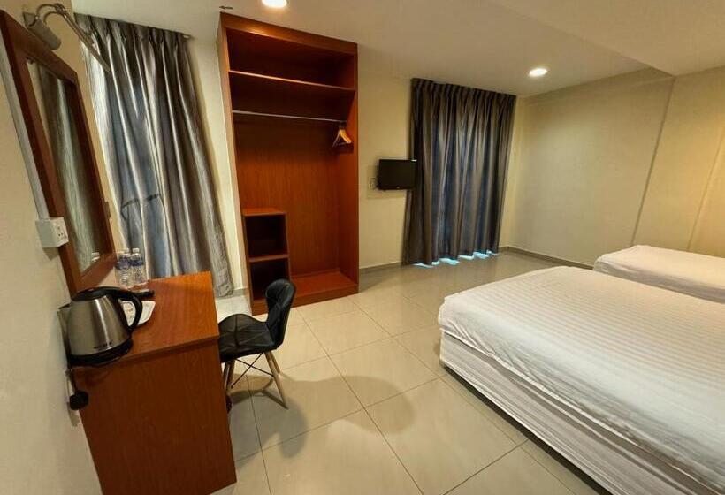 חדר סופריור לשלושה, Aeton