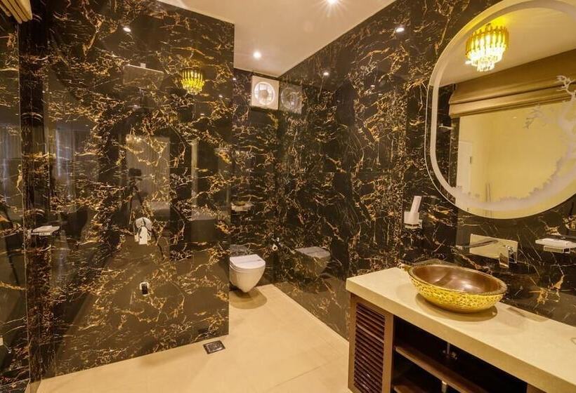 带泳池观景的豪华房, Emperor Resort & Spa