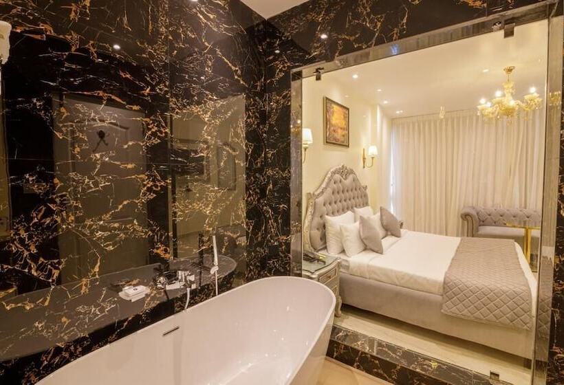 带泳池观景的豪华房, Emperor Resort & Spa