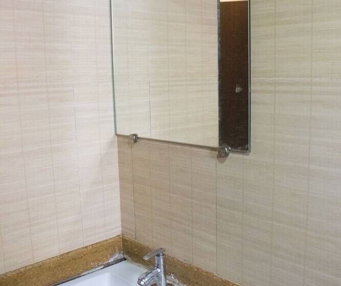 غرفة تنفيذية, Highland Residency