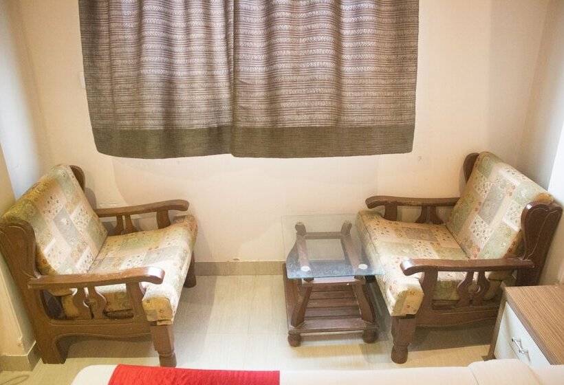 غرفة تنفيذية, Highland Residency