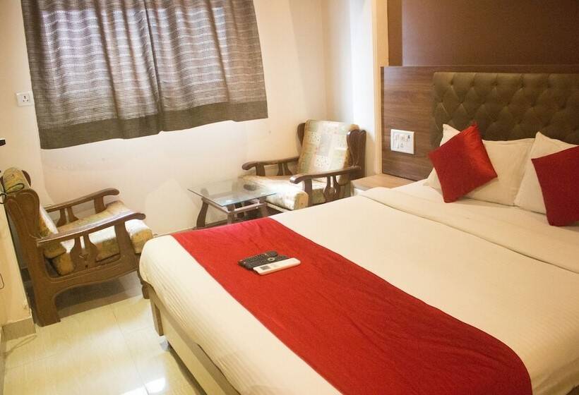 غرفة تنفيذية, Highland Residency