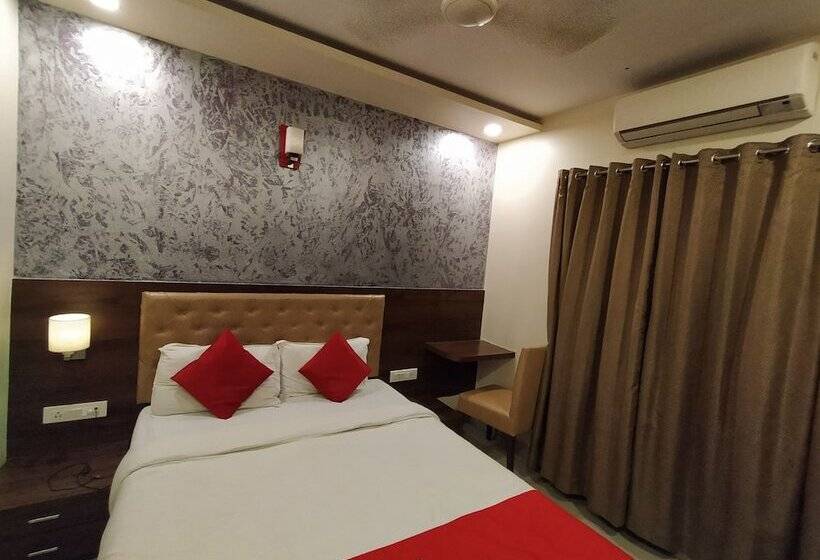 غرفة تنفيذية, Highland Residency